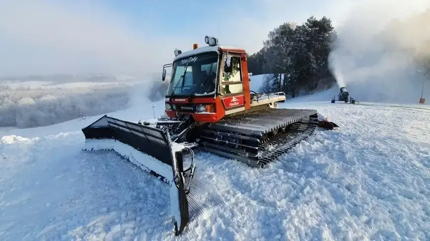 Zamiast w góry…na Mazury. Gdzie na Mazurach można pojeździć na nartach?