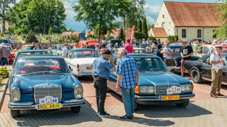 Piękne klasyki motoryzacji pojawiły się w Kruklankach na Mazurach