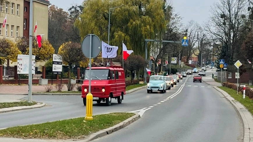 Parada Klasyków – Ogonki 2025. Historia, pasja i biało-czerwona radość na mazurskich drogach