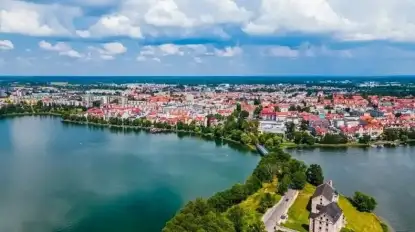 Ełk gotowy na majówkę. Patriotyzm, kolej wąskotorowa i wielkie świętowanie nad jeziorem 