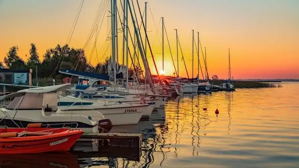 Wrześniowy wschód słońca w Wilkasach - porty AZS i PTTK Wilkasy