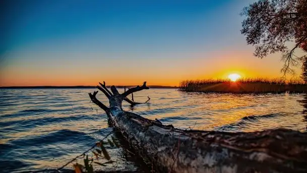 Zachód słońca, Giżycko, jezioro Niegocin, październik 2021 r.