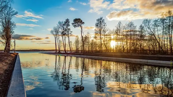 Zachód słońca nad jeziorem Tałty i kanałem Tałckim