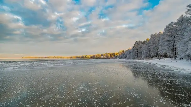 Bajkowe i zimowe klimaty nad jeziorem Dargin, grudzień 2022