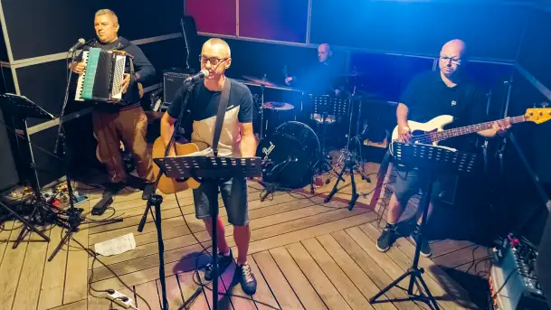 Grają na Mazurach - Czarna Bandera w Strandzie