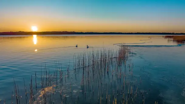 Zachód słońca nad jeziorem Mamry, luty 2023 r.