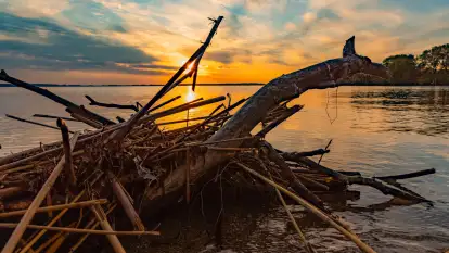 Zachód słońca nad jeziorem Niegocin, kwiecień 2024 r.