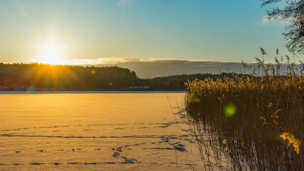 Zachód słońca nad jeziorem Kisajno, Piękna Góra, luty 2025 r.