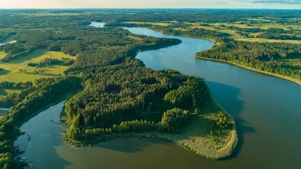 Okartowo, jeziora Śniardwy i Tyrkło z drona, lato 2025 r.