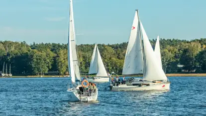 Żagle i ruch na jeziorze Kisajno, ostatnie dni lata, wrzesień 2025 r.