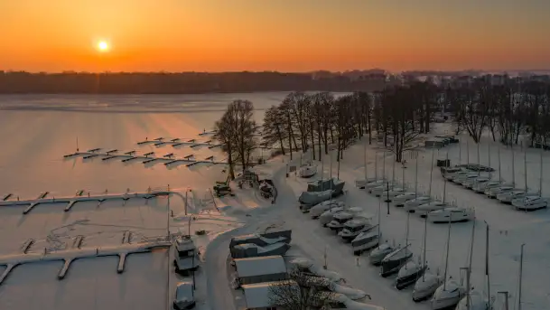Zachód słońca w Sztynorcie z lotu ptaka, styczeń 2026 r. 