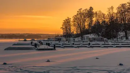 Zachód słońca w Rynie, jezioro Ryńskie, luty 2026 r.