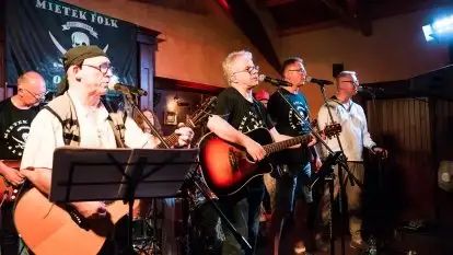 Zdjęcia: Mietek Folk porwał do tańca publiczność Albatrosa