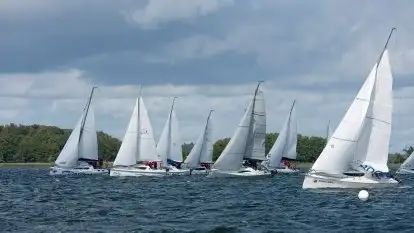 Zdjęcia: Silny wiatr i pięć wyścigów 