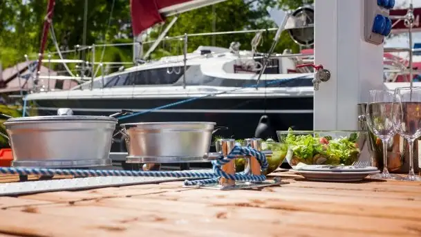Zdjęcia: W Mikołajkach zamówisz posiłek z dostawą na jacht! - zdjęcie 3