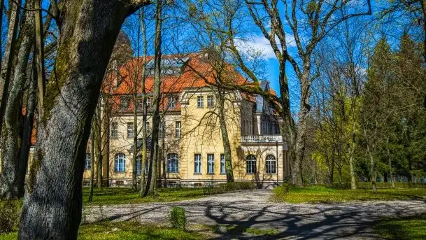 Jeden z piękniejszych pałaców na Mazurach - Łężany - zdjęcie 4