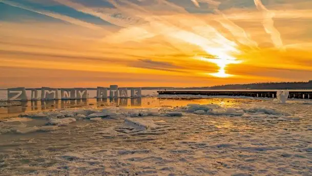 Zachód słońca w Giżycku nad jeziorem Niegocin 02.2021