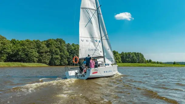 Szkoła Żeglarstwa Jeziorak Yacht Club