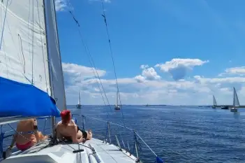 Rejsy jachtem żaglowym w Mikołajkach - zdjęcie 5