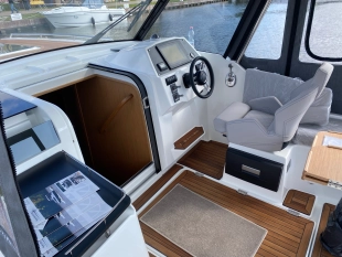 Pakiet 4 jachtów: Maxus 28, Maxus 33.1 RS, Houseboat Navigator 999- 2 sztuki - zdjęcie 3