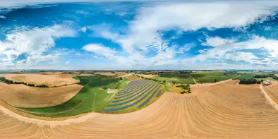 Mazurskie pola i łąki w okolicach wsi Nowa Mała, sierpień 2022 r.